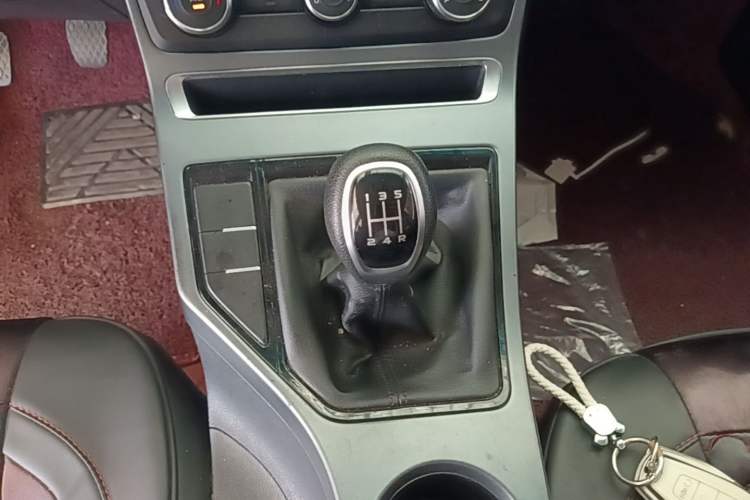 Used Geely Auto Emgrand 2019 Leading Edition 1.5L Manual Fashion Model China VI Standard Gear Lever