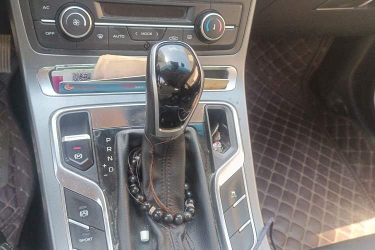 Used Geely Auto Emgrand 2019 Leading Edition 1.5L CVT Luxury Model China VI Standard Gear Lever