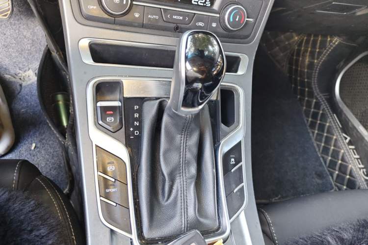 Used Geely Auto Emgrand 2019 Leading Edition 1.5L CVT Upward Asian Games Edition China VI Gear Lever
