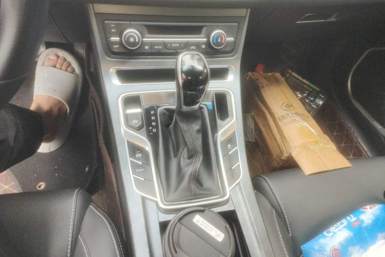 Used Geely Auto Emgrand 2019 Leading Edition 1.5L CVT Luxury Model China VI Standard Gear Lever