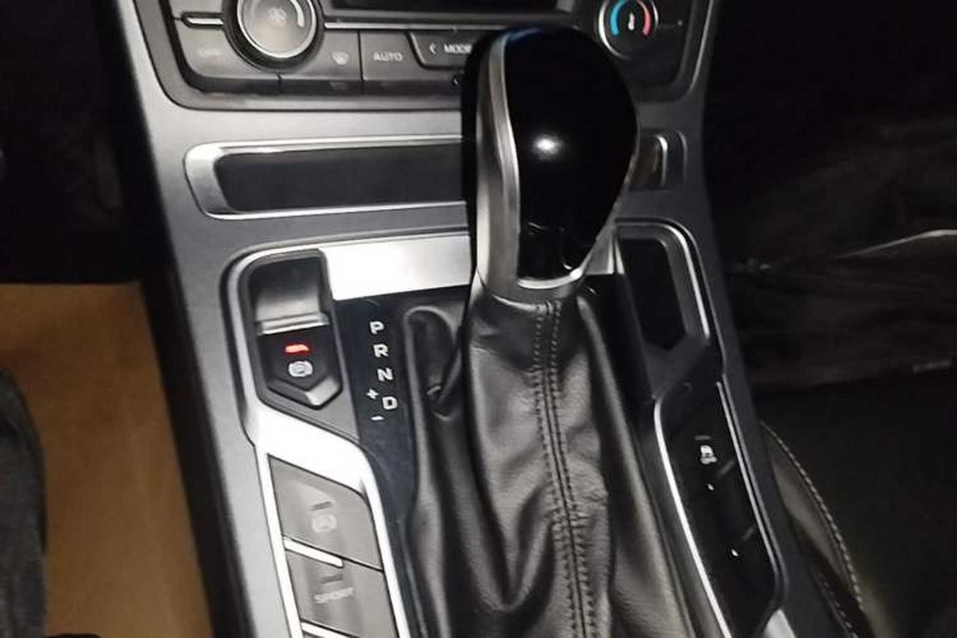 Used Geely Auto Emgrand 2019 Leading Edition 1.5L CVT Luxury Model China VI Standard Gear Lever