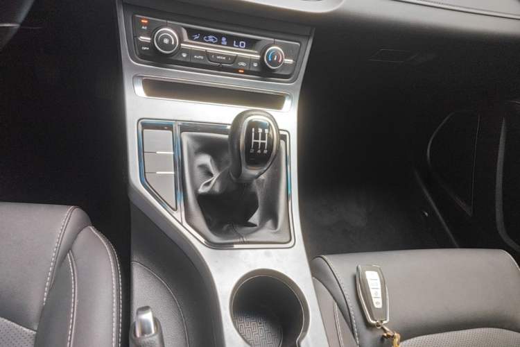 Used Geely Auto Emgrand 2019 Leading Edition 1.5L Manual Upward Asian Games Edition China VI Gear Lever