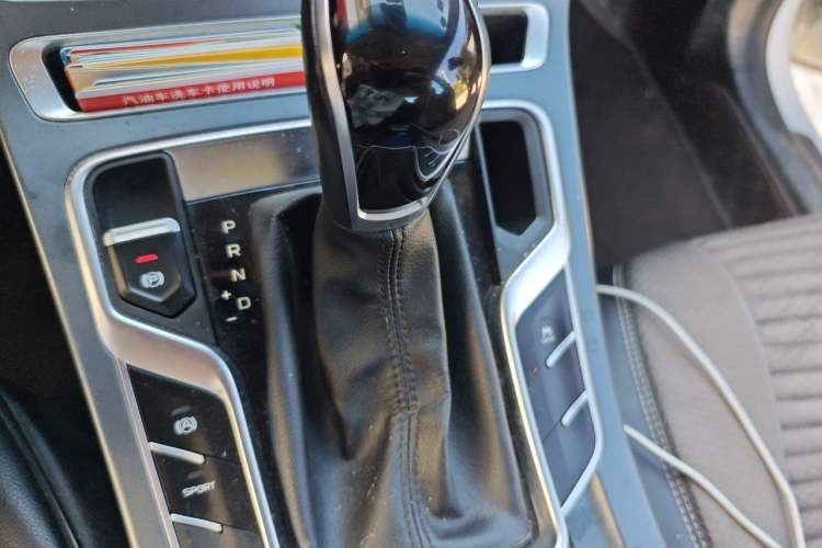 Used Geely Auto Emgrand 2019 Leading Edition 1.5L CVT Luxury Model China VI Standard Gear Lever