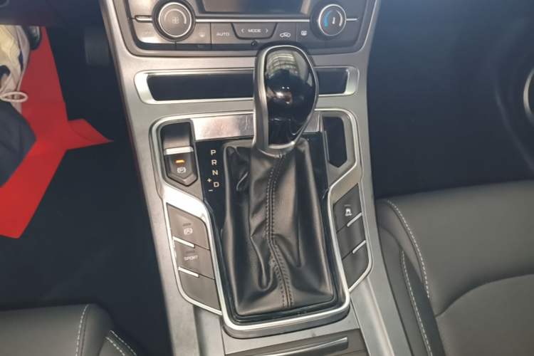 Used Geely Auto Emgrand 2019 Leading Edition 1.5L CVT Upward Asian Games Edition China VI Gear Lever