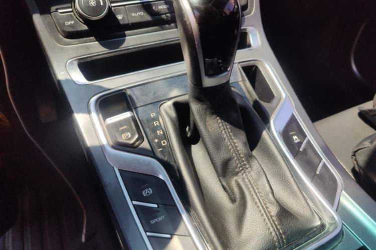 Used Geely Auto Emgrand 2019 Leading Edition 1.5L CVT Upward Asian Games Edition China VI Gear Lever