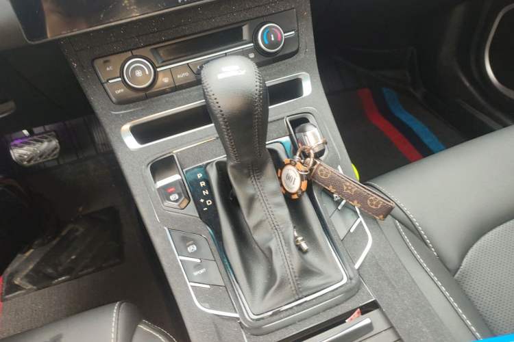 Used Geely Auto Emgrand 2019 Leading Edition 1.5L CVT Luxury Model China VI Standard Gear Lever