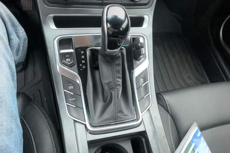 Used Geely Auto Emgrand 2019 Leading Edition 1.5L CVT Luxury Model China VI Standard Gear Lever