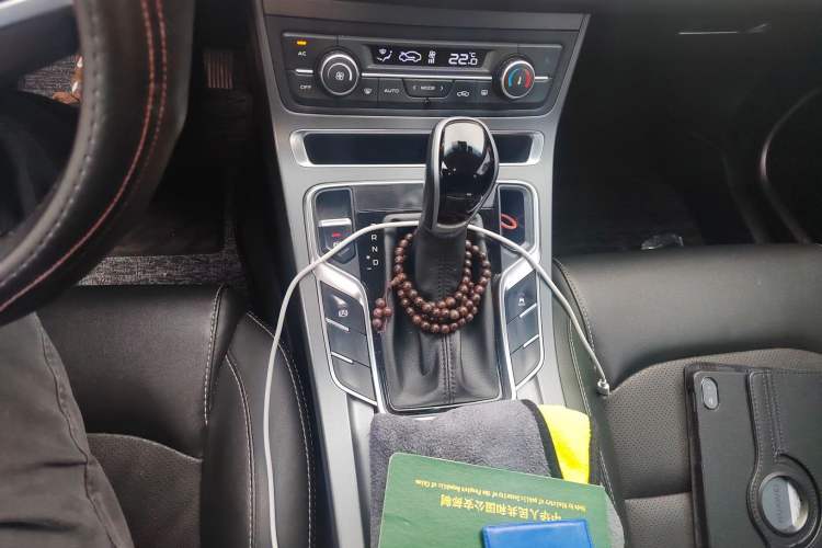 Used Geely Auto Emgrand 2019 Leading Edition 1.5L CVT Upward Connectivity Model China V Standard Gear Lever