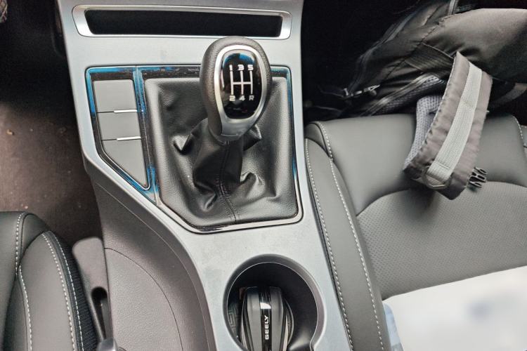 Used Geely Auto Emgrand 2019 Leading Edition 1.5L Manual Luxury Model China VI Standard Gear Lever