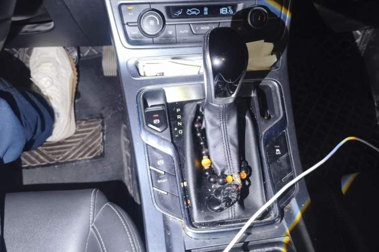Used Geely Auto Emgrand 2019 Leading Edition 1.5L CVT Luxury Model China VI Standard Gear Lever