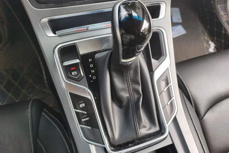 Used Geely Auto Emgrand 2019 Leading Edition 1.5L CVT Luxury Model China V Standard Gear Lever