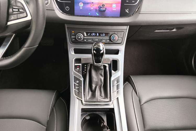Used Geely Auto Emgrand 2019 Leading Edition 1.5L CVT Upward-Connected Model China VI Standard Gear Lever