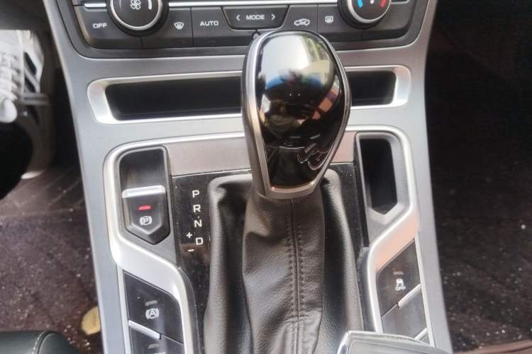 Used Geely Auto Emgrand 2019 Leading Edition 1.5L CVT Luxury Model China VI Standard Gear Lever