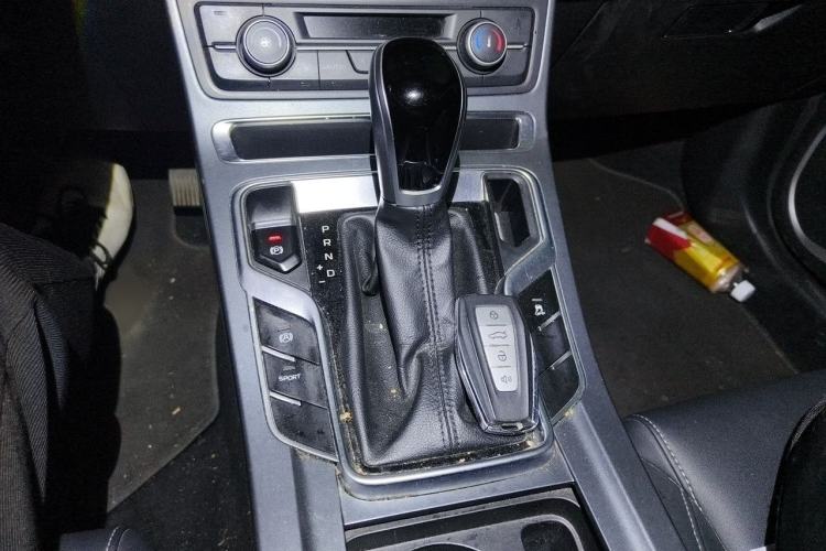 Used Geely Auto Emgrand 2019 Leading Edition 1.5L CVT Upward-Connected Model China VI Standard Gear Lever