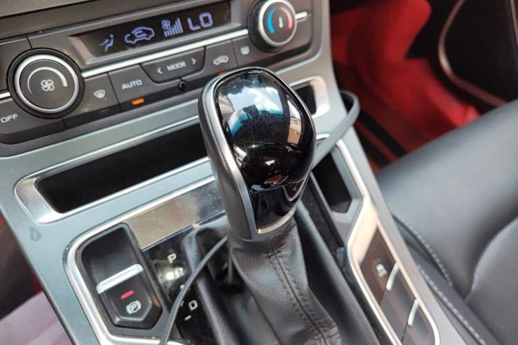 Used Geely Auto Emgrand 2019 Leading Edition 1.5L CVT Upward Asian Games Edition China V Gear Lever