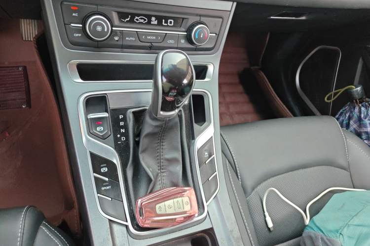 Used Geely Auto Emgrand 2019 Leading Edition 1.5L CVT Luxury Model China VI Standard Gear Lever