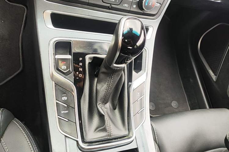 Used Geely Auto Emgrand 2019 Leading Edition 1.5L CVT Luxury Model China VI Standard Gear Lever
