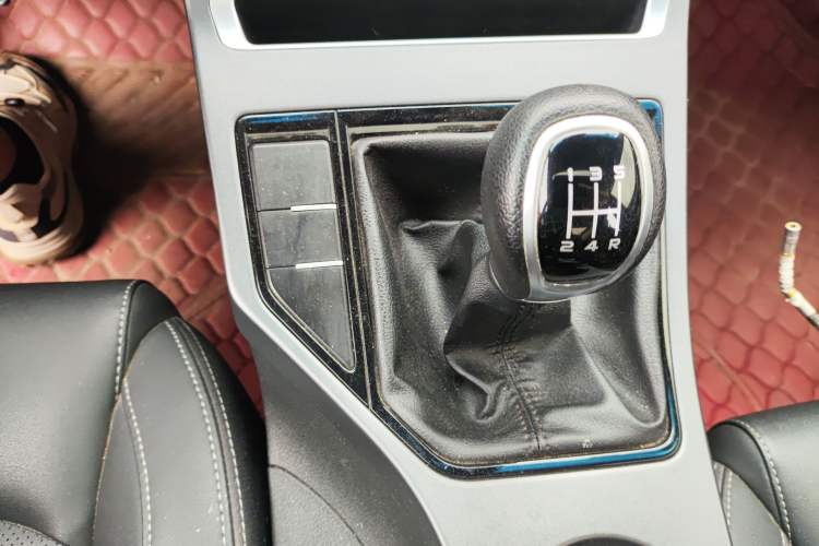 Used Geely Auto Emgrand 2019 Leading Edition 1.5L Manual Upgraded Connectivity Model China VI Standard Gear Lever