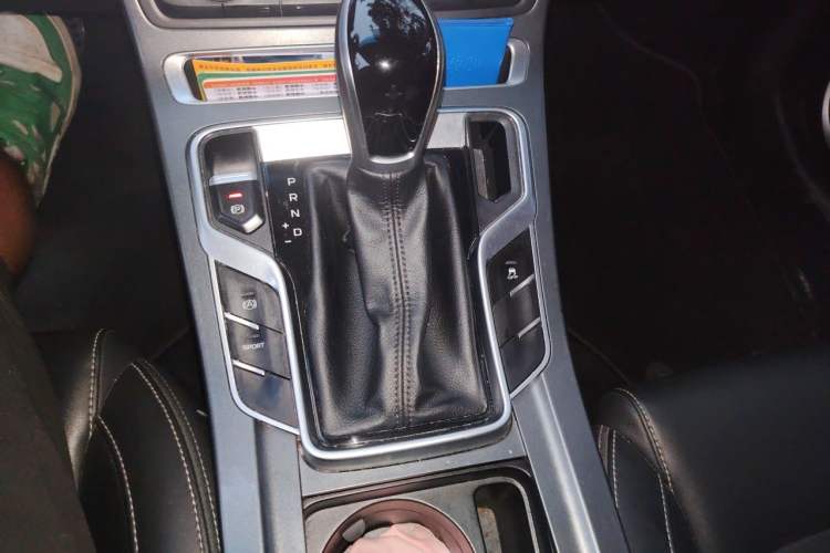 Used Geely Auto Emgrand 2019 Leading Edition 1.5L CVT Upward-Connected Model China VI Standard Gear Lever