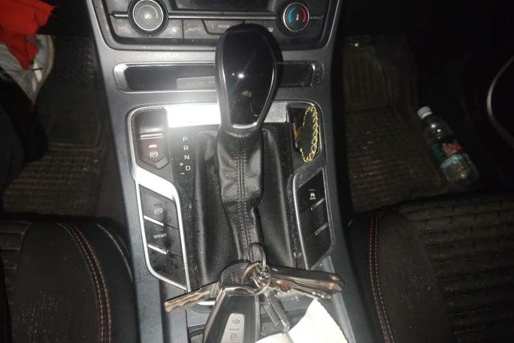 Used Geely Auto Emgrand 2019 Leading Edition 1.5L CVT Luxury Model China VI Standard Gear Lever