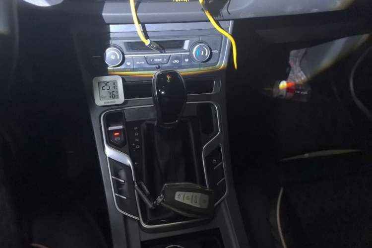 Used Geely Auto Emgrand 2019 Leading Edition 1.5L CVT Luxury Model China VI Standard Gear Lever