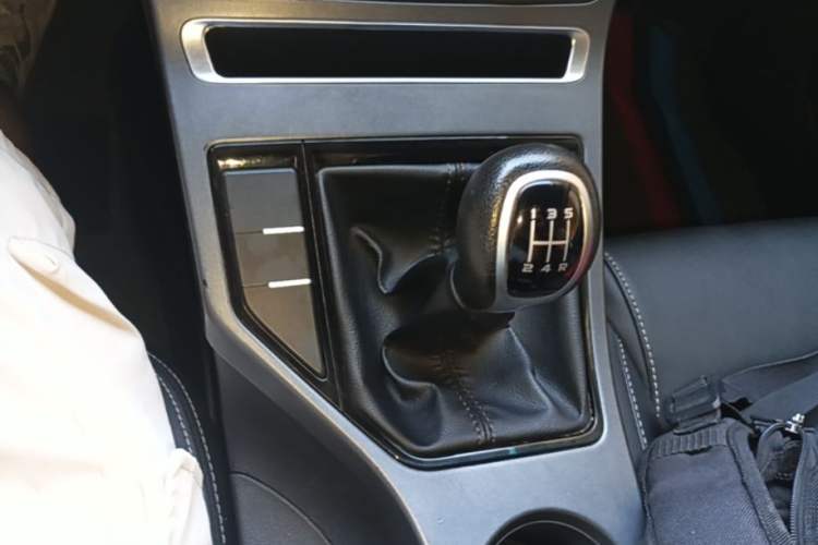 Used Geely Auto Emgrand 2019 Leading Edition 1.5L Manual Upward Asian Games Edition China VI Gear Lever