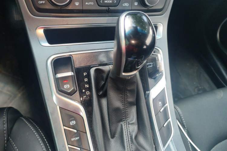 Used Geely Auto Emgrand 2019 Leading Edition 1.5L CVT Luxury Model China VI Standard Gear Lever