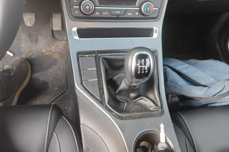 Used Geely Auto Emgrand 2019 Leading Edition 1.5L Manual Upgraded Connectivity Model China VI Standard Gear Lever