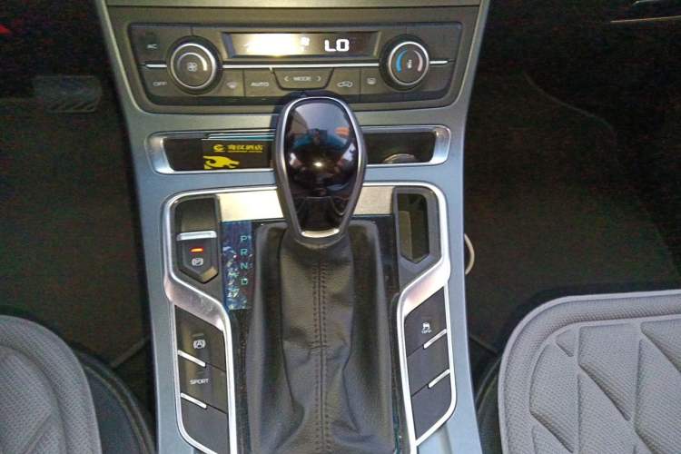 Used Geely Auto Emgrand 2019 Leading Edition 1.5L CVT Upward-Connected Model China VI Standard Gear Lever