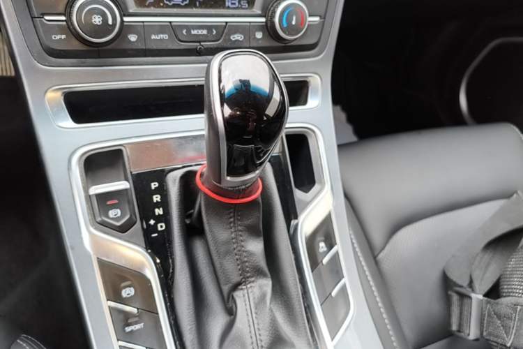 Used Geely Auto Emgrand 2019 Leading Edition 1.5L CVT Luxury Model China VI Standard Gear Lever