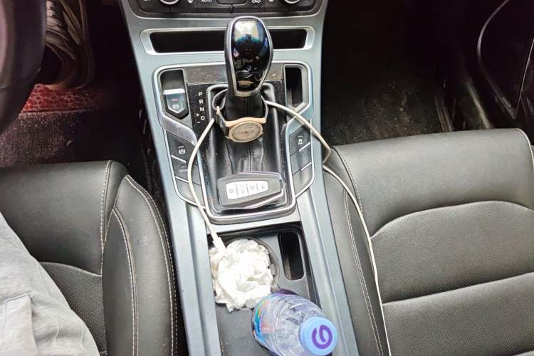 Used Geely Auto Emgrand 2019 Leading Edition 1.5L CVT Upward-Connected Model China VI Standard Gear Lever