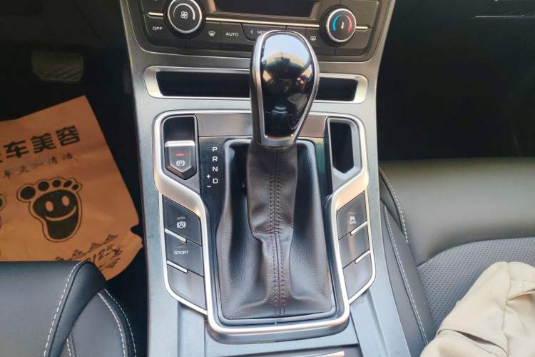 Used Geely Auto Emgrand 2019 Leading Edition 1.5L CVT Luxury Model China VI Standard Gear Lever