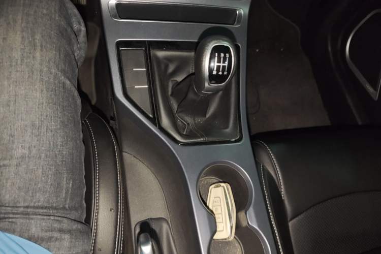 Used Geely Auto Emgrand 2019 Leading Edition 1.5L Manual Fashion Model China VI Standard Gear Lever