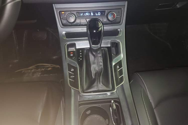 Used Geely Auto Emgrand 2019 Leading Edition 1.5L CVT Upward Asian Games Edition China VI Gear Lever