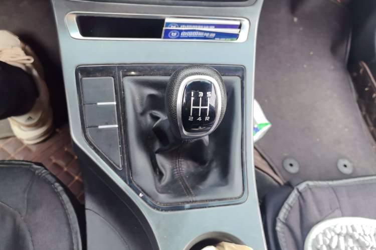 Used Geely Auto Emgrand 2019 Leading Edition 1.5L Manual Upgraded Connectivity Model China VI Standard Gear Lever