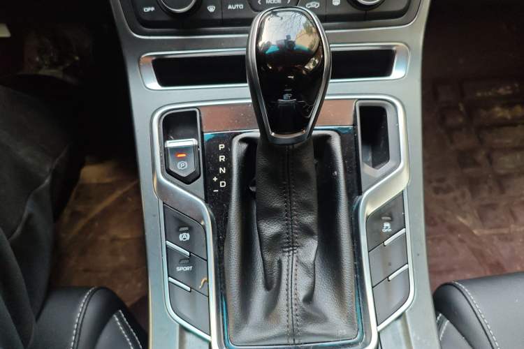 Used Geely Auto Emgrand 2019 Leading Edition 1.5L CVT Luxury Model China VI Standard Gear Lever