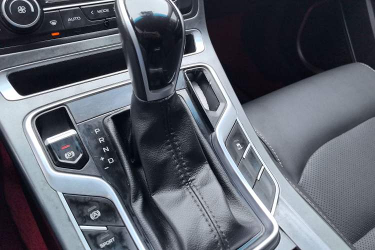 Used Geely Auto Emgrand 2019 Leading Edition 1.5L CVT Upward Asian Games Edition China VI Gear Lever