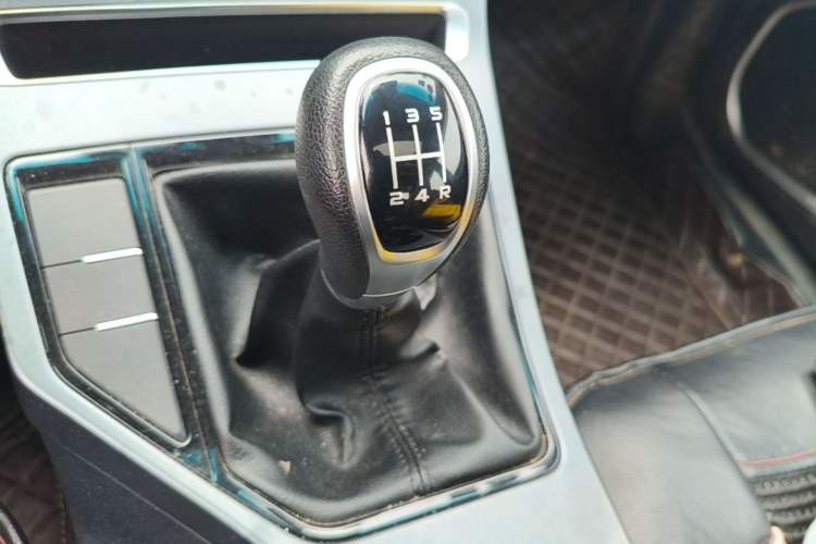 Used Geely Auto Emgrand 2019 Leading Edition 1.5L Manual Upward Asian Games Edition China VI Gear Lever