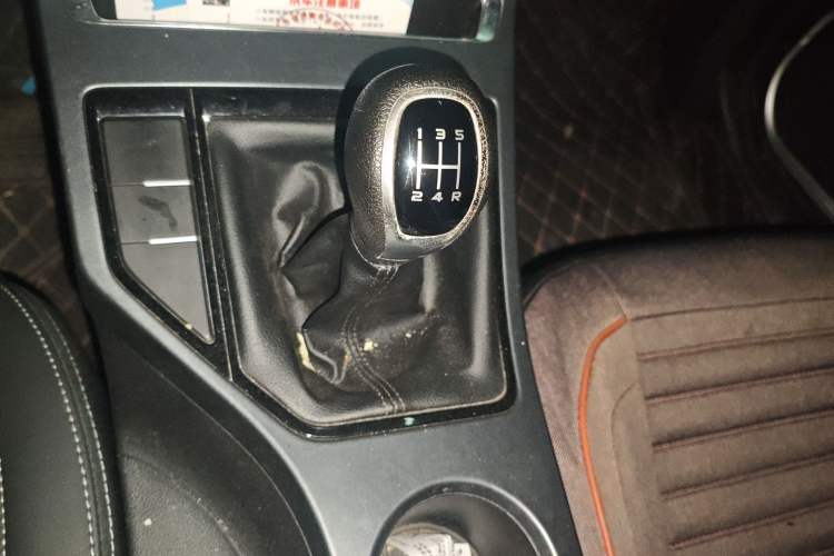 Used Geely Auto Emgrand 2019 Leading Edition 1.5L Manual Upgraded Connectivity Model China V Standard Gear Lever