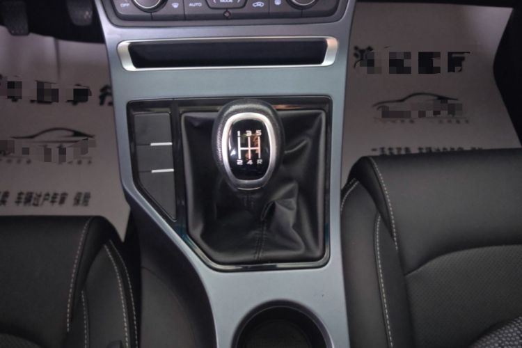 Used Geely Auto Emgrand 2019 Leading Edition 1.5L Manual Upgraded Connectivity Model China VI Standard Gear Lever