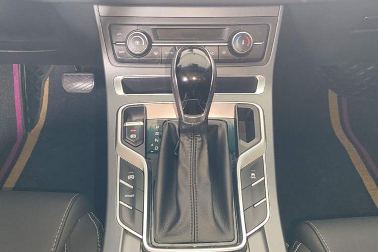 Used Geely Auto Emgrand 2019 Leading Edition 1.5L CVT Luxury Model China VI Standard Gear Lever