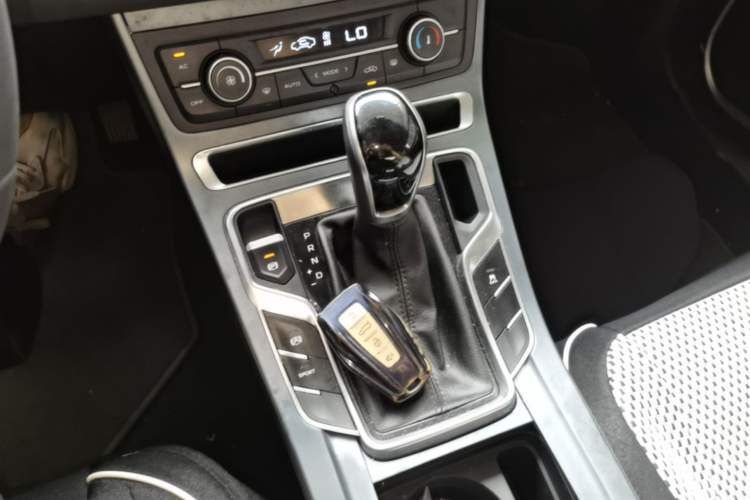 Used Geely Auto Emgrand 2019 Leading Edition 1.5L CVT Upward Asian Games Edition China V Gear Lever