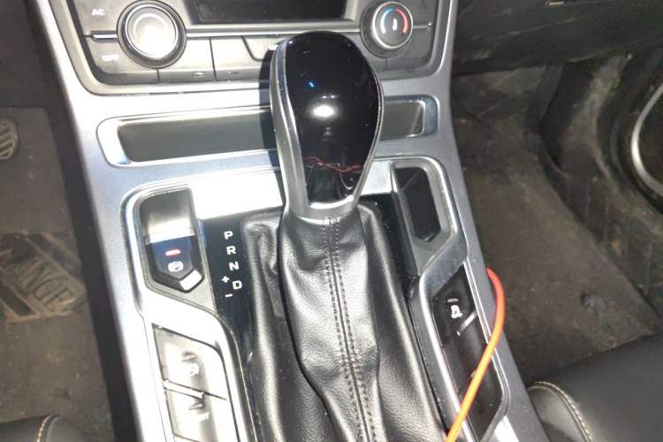 Used Geely Auto Emgrand 2019 Leading Edition 1.5L CVT Upward-Connected Model China VI Standard Gear Lever