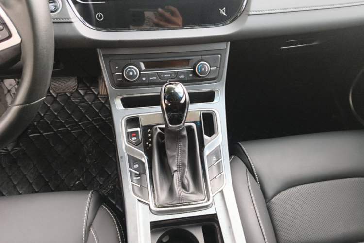 Used Geely Auto Emgrand 2019 Leading Edition 1.5L CVT Upward Asian Games Edition China VI Gear Lever