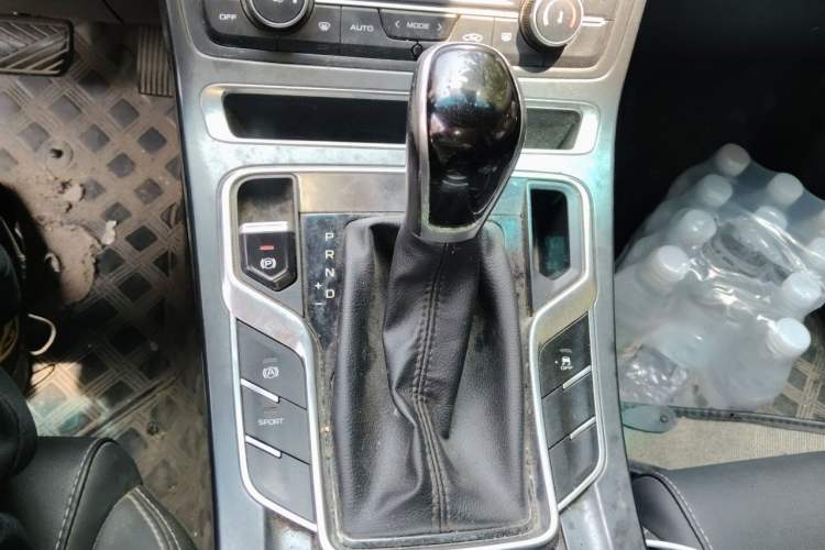 Used Geely Auto Emgrand 2019 Leading Edition 1.5L CVT Upward Asian Games Edition China VI Gear Lever