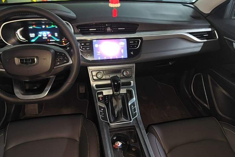 Used Geely Auto Emgrand 2019 Leading Edition 1.5L CVT Upward-Connected Model China VI Standard Gear Lever