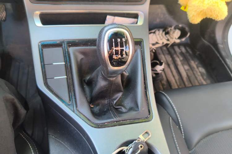 Used Geely Auto Emgrand 2019 Leading Edition 1.5L Manual Upgraded Connectivity Model China VI Standard Gear Lever