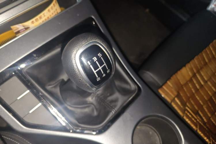 Used Geely Auto Emgrand 2019 Leading Edition 1.5L Manual Upgraded Connectivity Model China VI Standard Gear Lever