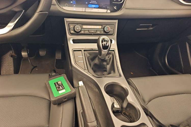 Used Geely Auto Emgrand 2019 Leading Edition 1.5L Manual Upgraded Connectivity Model China V Standard Gear Lever