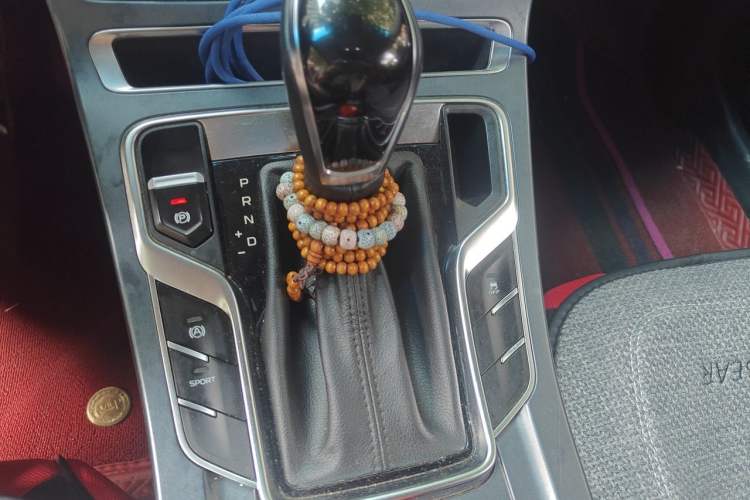Used Geely Auto Emgrand 2019 Leading Edition 1.5L CVT Upward-Connected Model China VI Standard Gear Lever